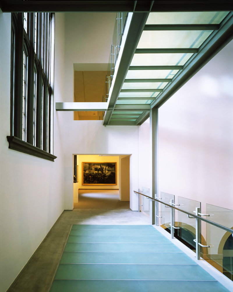 4 tskp wadsworth atheneum the helen and harry gray court glass bridges level 2 above main entrance 1400 0x0x800x1001 q85