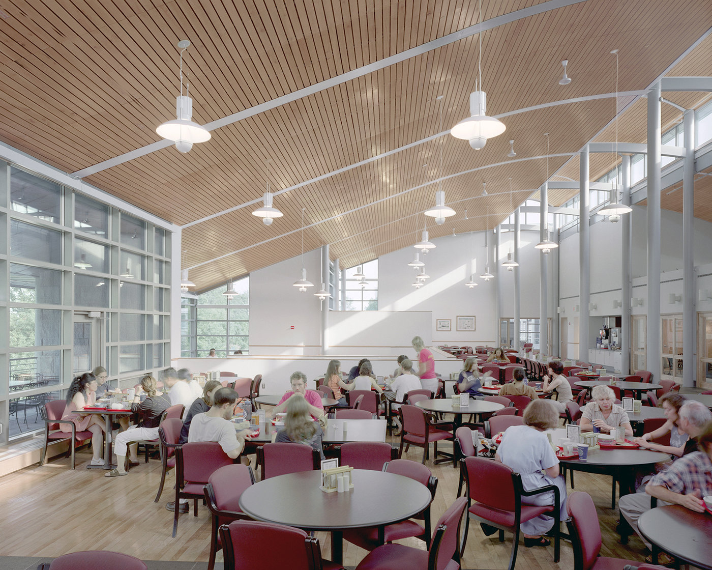 9 tskp middlebury college ross commons laforce hall interior detail dining hall view of skylights copy 1400 xxx q85