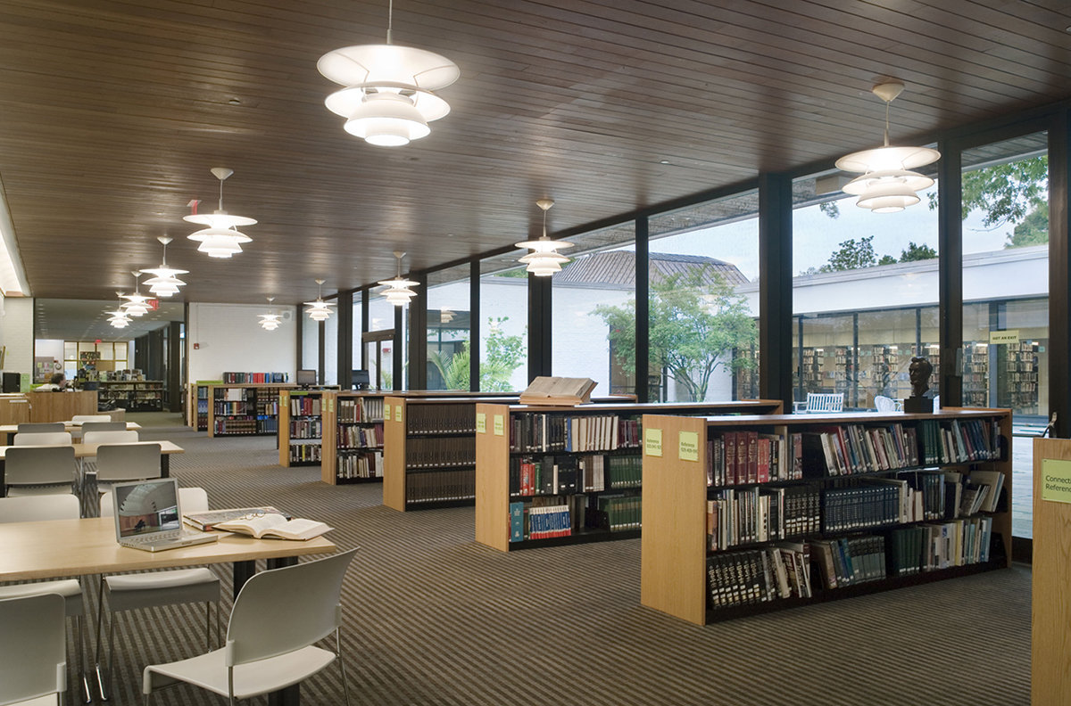 8 tskp wilton wilton library interior seating area with tables and bookcases 1400 xxx q85