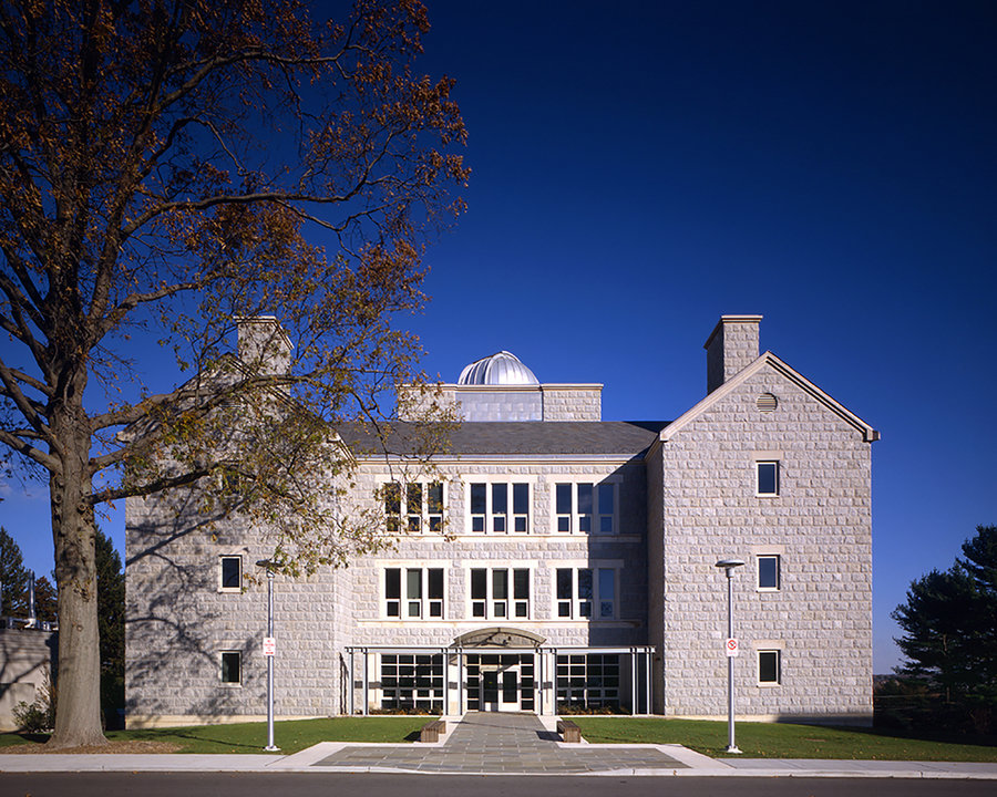 1 tskp connecticut college f.w. olin science center exterior detail entrace street side 900 0x0x1200x960 q85
