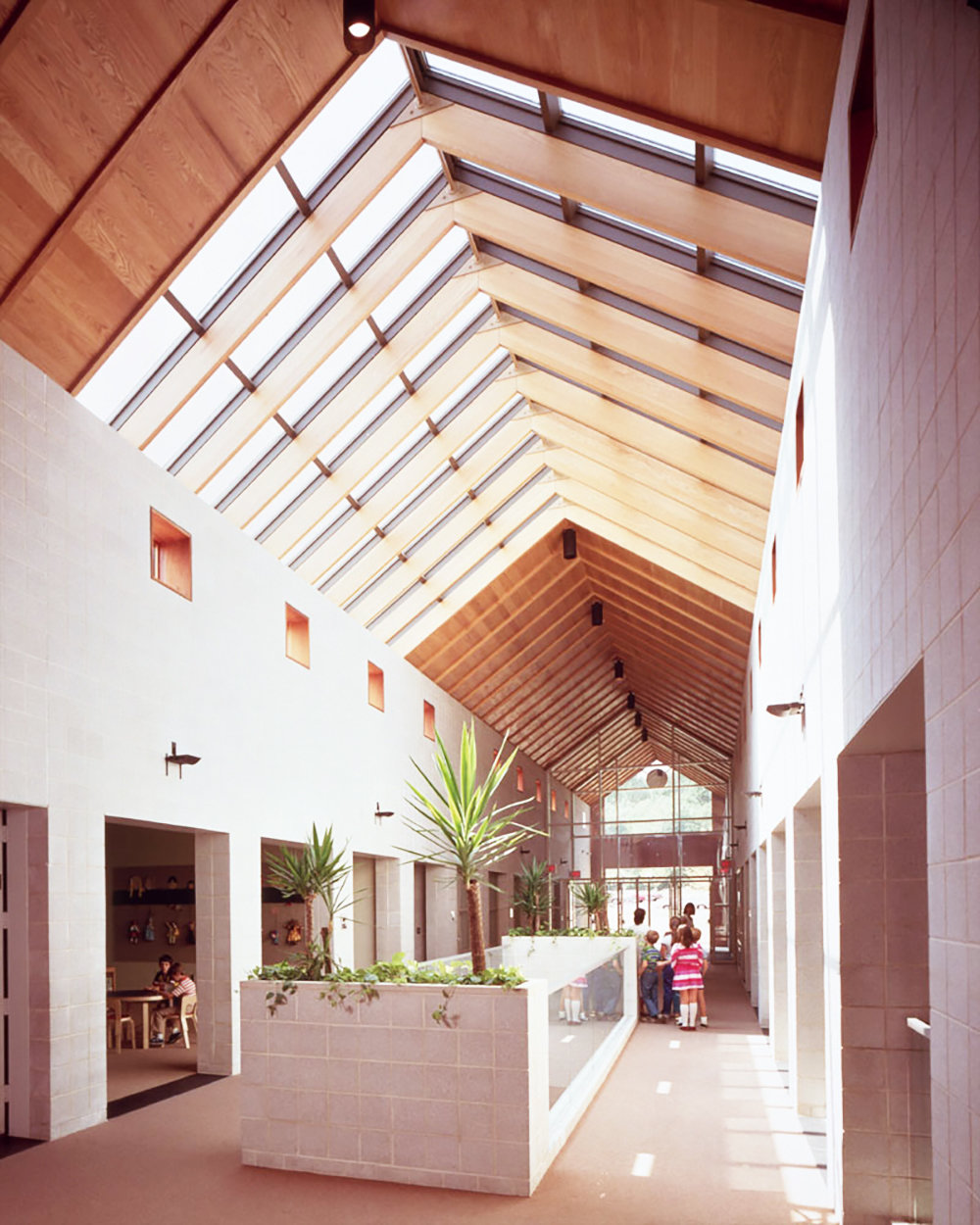 9 tskp middlebury middlebury elementary school interior detail of balcony with skylights central hallway 1400 xxx q85