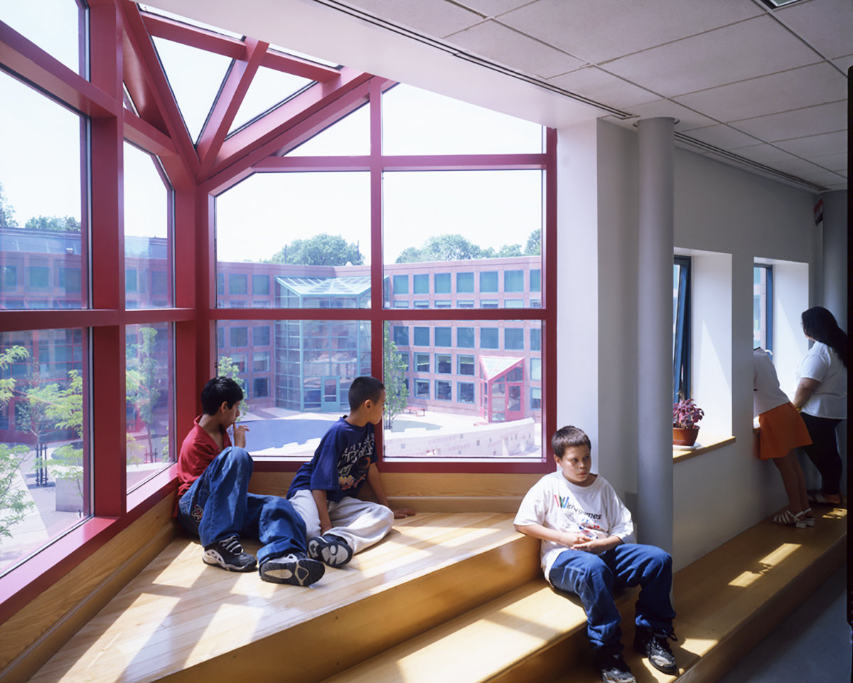 4 tskp hartford moylan elementary school interior detail childrens lounge area overlooking courtyard window skylight 1400 0x0x1200x960 q85